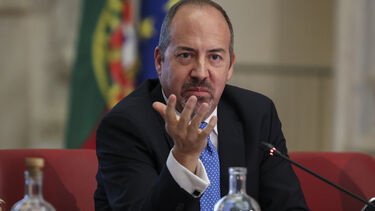 Governador do Banco de Portugal teve de desfazer-se de ações que comprou quando já estava no cargo