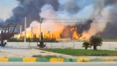 Vídeo mostra incêndio de grandes dimensões após ataque a campo de gás natural de no Irão