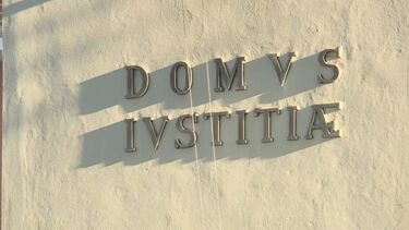 Homem suspeito de matar amigo disse no Tribunal de Leiria desconhecer que arma tinha bala