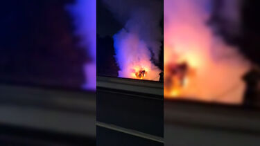 Acidente na A3 deixa carro em chamas na Trofa. Circulação está cortada