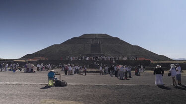 Equinócio da primavera atrai multidões a Teotihuacán