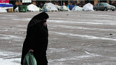 Deslocados libaneses fogem da morte para a miséria