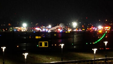 Colisão entre avião da Air Canada e veículo dos bombeiros no aeroporto de Nova Iorque faz dois mortos