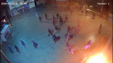 Imagens de videovigilância mostram colonos israelitas a destruir carros e a provocar incêndios na Cisjordânia