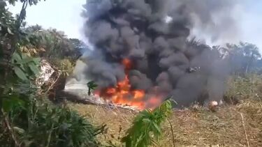 Pelo menos 77 feridos em queda de avião militar colombiano