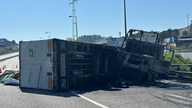 Camião despista-se e incendeia-se na A1 em Vila Nova de Gaia