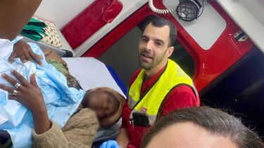 Bebé nasce em ambulância dos bombeiros de Camarate