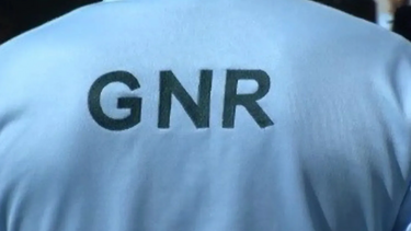 Três encapuzados assaltam loja de roupa em Felgueiras