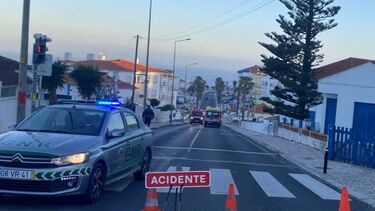 Amigos e familiares homenageiam os dois jovens que morreram atropelados na Ericeira