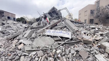 Vídeo mostra destruição após ataque aéreo israelita que atingiu campus da Universidade de Ciência e Tecnologia do Irão 