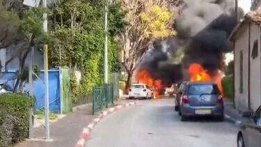 Ataque iraniano provoca incêndios no centro de Israel 