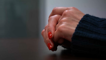 "Como é que se ajuda quem não quer ser ajudado?": filha de burlado em milhares de euros diz não reconhecer o próprio pai