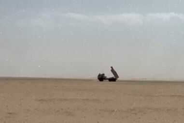 Exército dos EUA divulga imagens da vaga de ataques contra o Irão