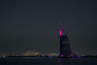 Embaixada apoia turistas e residentes portugueses no Dubai face a espaço aéreo fechado