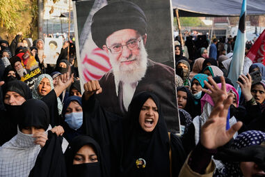 Cerimónias fúnebres de Ali Khamenei, ex-líder supremo da República Islâmica, decorrem entre 4 e 9 de julho