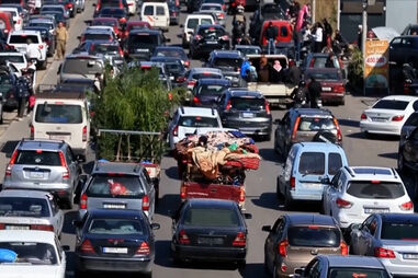 Longas filas de trânsito com famílias a tentar fugir do sul do Líbano após ataques israelitas