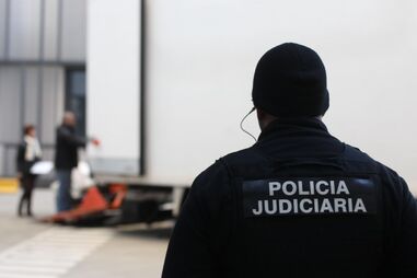 Quatro sapadores detidos por violarem colega durante sete anos em Seia. Homem sofreu abusos diariamente