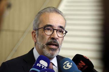 Paulo Rangel explica que Portugal deu 'autorização condicional' aos EUA para usar a base das Lajes