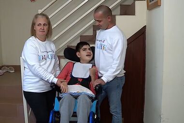 “Não somos de desistir”: mãe de menino com doença rara queixa-se de falta de apoios do Governo  