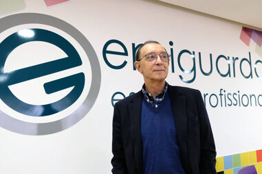 João Raimundo, 83 anos, é fundador e diretor da EnsiGuarda - Escola Profissional