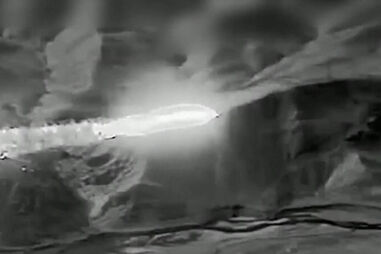 Israel divulga imagens de jato iraniano a ser abatido 