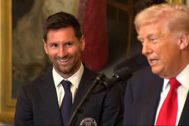 “Quem é o melhor?”: Trump compara Messi a Pelé durante cerimónia na Casa Branca  