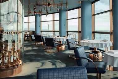 Restaurante português celebra conquista de duas Estrelas Michelin no Funchal, Madeira