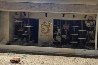 Loja de roupa e sapataria assaltadas no Marco de Canaveses e Felgueiras