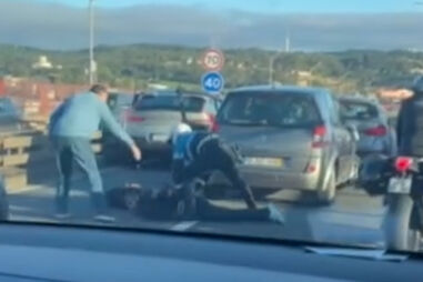 Vídeo mostra suspeitos em fuga a serem algemados pela PSP na Ponte 25 de Abril