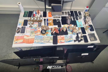 PSP detém 14 em Vila Franca de Xira por tráfico de drogas, apreendendo dinheiro, telemóveis e armas