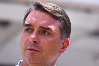 Flávio, filho do ex-presidente Jair Bolsonaro, é investigado na fraude milionária