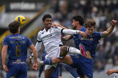 Famalicão 'estraga' estreia de Gil Lameiras com triunfo em Guimarães