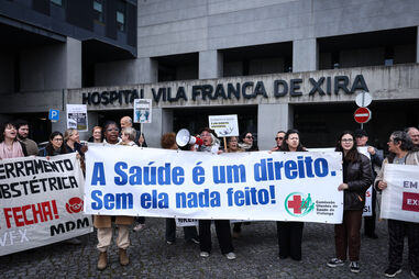 Protesto em Vila Franca de Xira defende o direito à saúde e critica o encerramento de serviços
