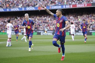 FC Barcelona goleia Sevilha e reforça liderança da Liga espanhola