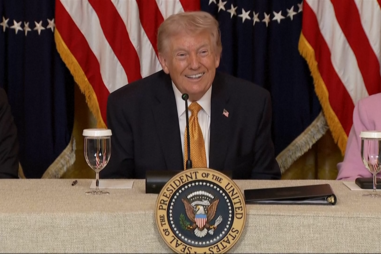 “Numa escala de zero a dez, ele tem sido um oito”: Trump diz ter falado com Macron sobre o Estreito de Ormuz 