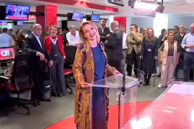 Luciana Abreu canta em direto os parabéns à CMTV 