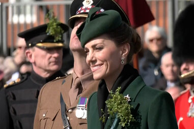 Princesa de Gales celebra o Dia de São Patrício com a Guarda Irlandesa