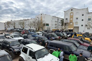 Reunião de entusiastas de veículos todo-o-terreno 