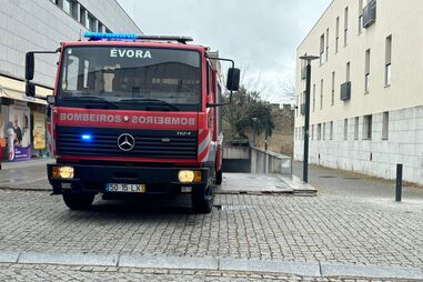 Bombeiros de Évora foram chamados para a ocorrência