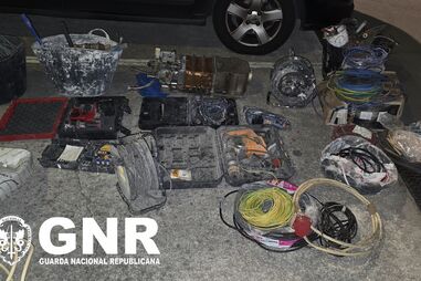 Material apreendido aos suspeitos de furto em Paços de Ferreira