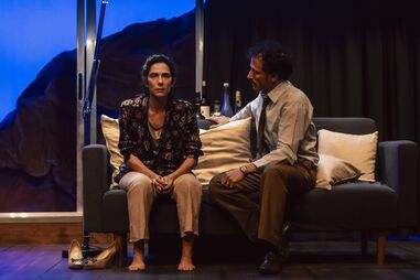 Patrícia André e Nuno Nunes na peça 'A Morte e a Donzela'