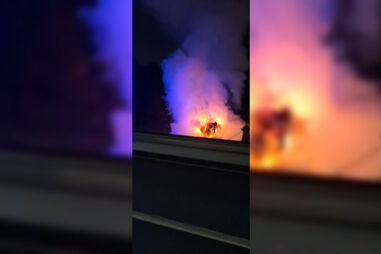 Acidente na A3 deixa carro em chamas na Trofa. Circulação está cortada