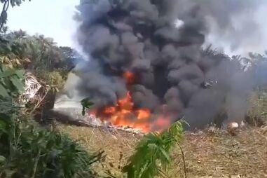 Pelo menos 77 feridos em queda de avião militar colombiano