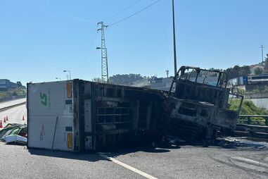 Camião despista-se e incendeia-se na A1 em Vila Nova de Gaia