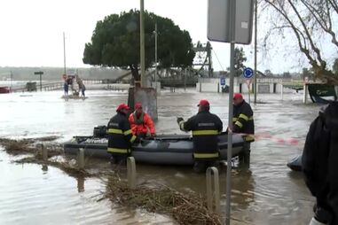 Diversos negócios na zona ribeirinha de Alcácer do Sal permanecem encerrados desde o 'comboio de tempestades' no País