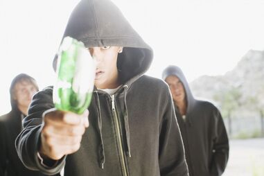 Jovem usou garrafa partida junto a bar de Alcochete