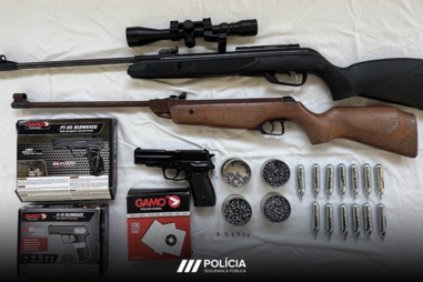 Menor dispara contra casa de vizinhos enquanto pratica tiro ao alvo