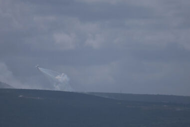 Bombardeamentos no sul do Líbano vistos a partir de tanques de guerra israelitas