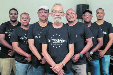 Tubarões são hoje uma mistura de gerações com elementos de várias idades