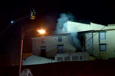 Incêndio deflagra em moradia na zona de Alcântara em Lisboa